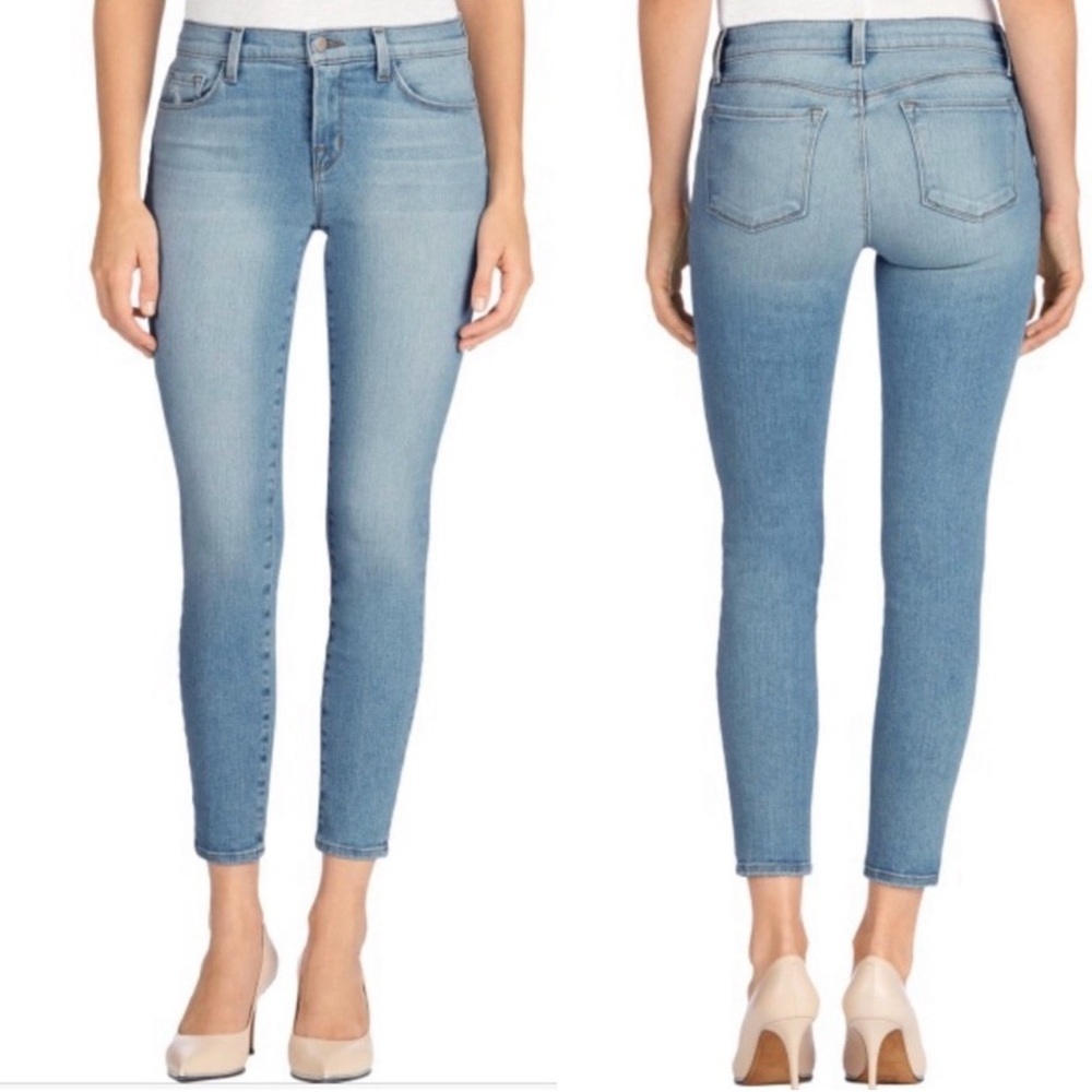 J BRAND Size 30 Mid Rise Capri Beach Line Light Wash 31 Inch Waist Blue Jeans